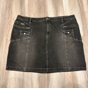 Plus Size Venezia Black Denim Skirt With Zipper Pockets Accent Size 24